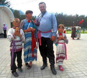  Иван Киселев с детьми